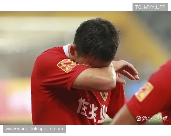 虎扑足球球星评论热议：从球迷视角看球员表现与未来走势